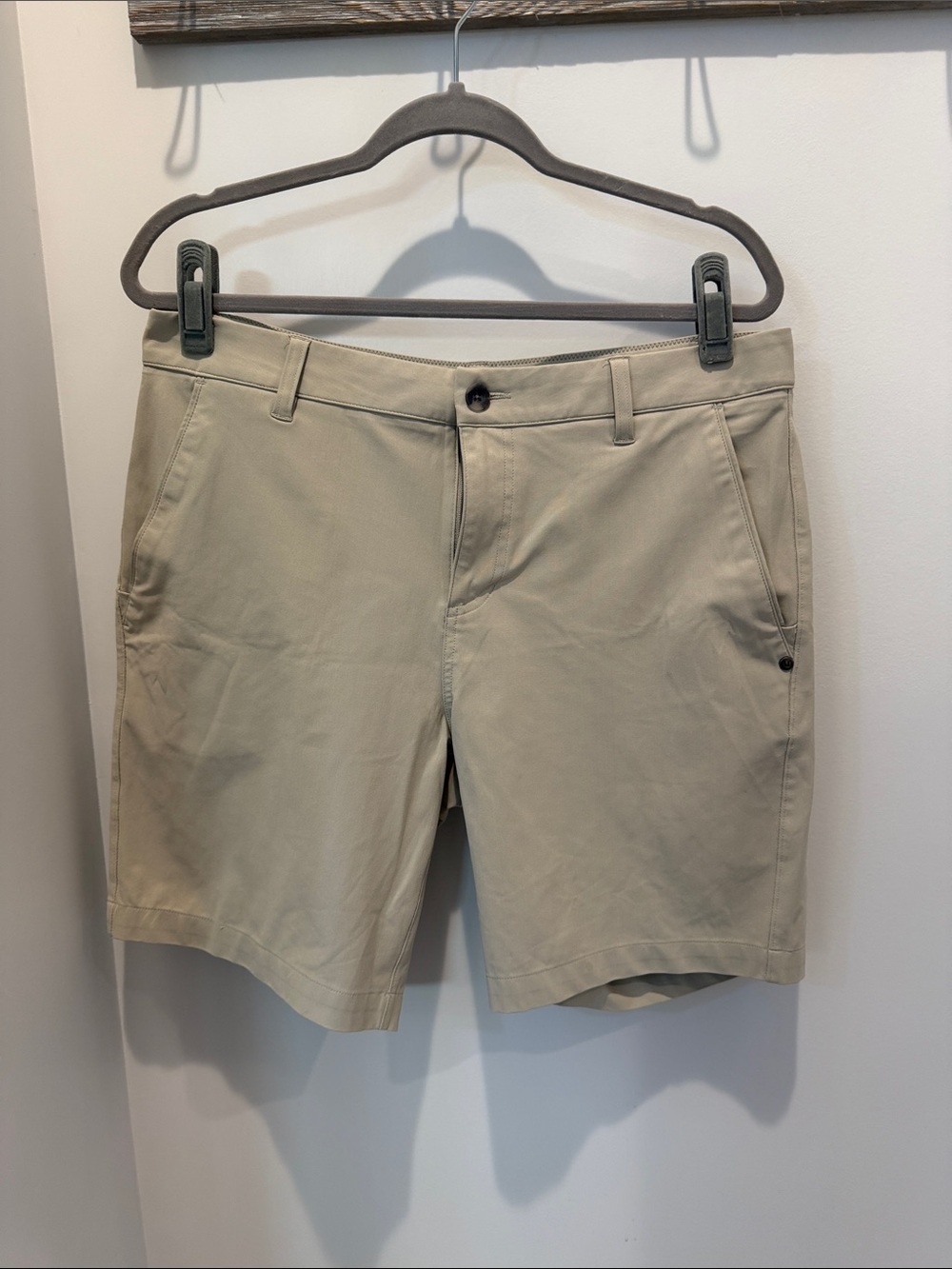 Vuori Flat-Front Performance Shorts in Light Khaki